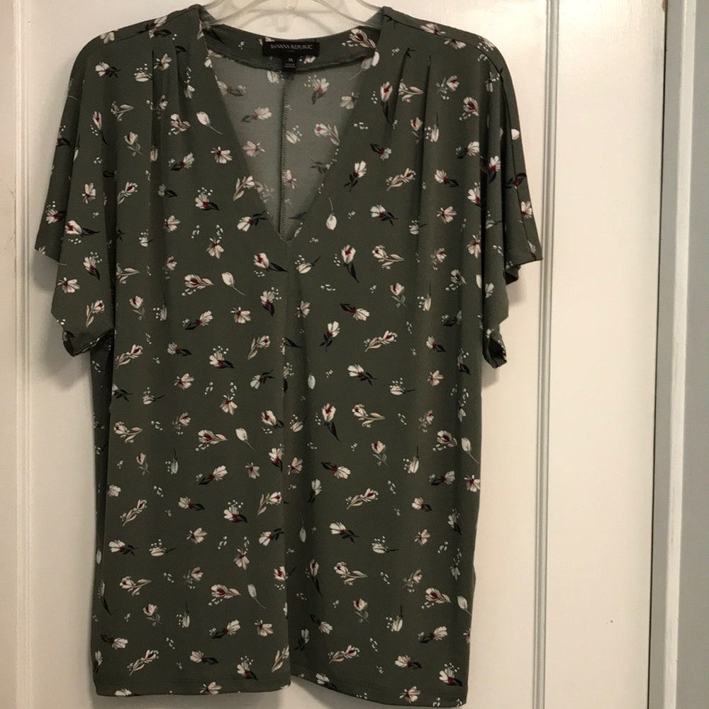 Banana Republic top, olive green print, size M